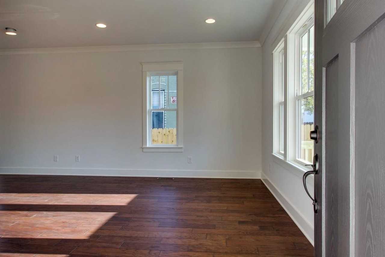 2044 Straightway Ave - Photo 3 of 15