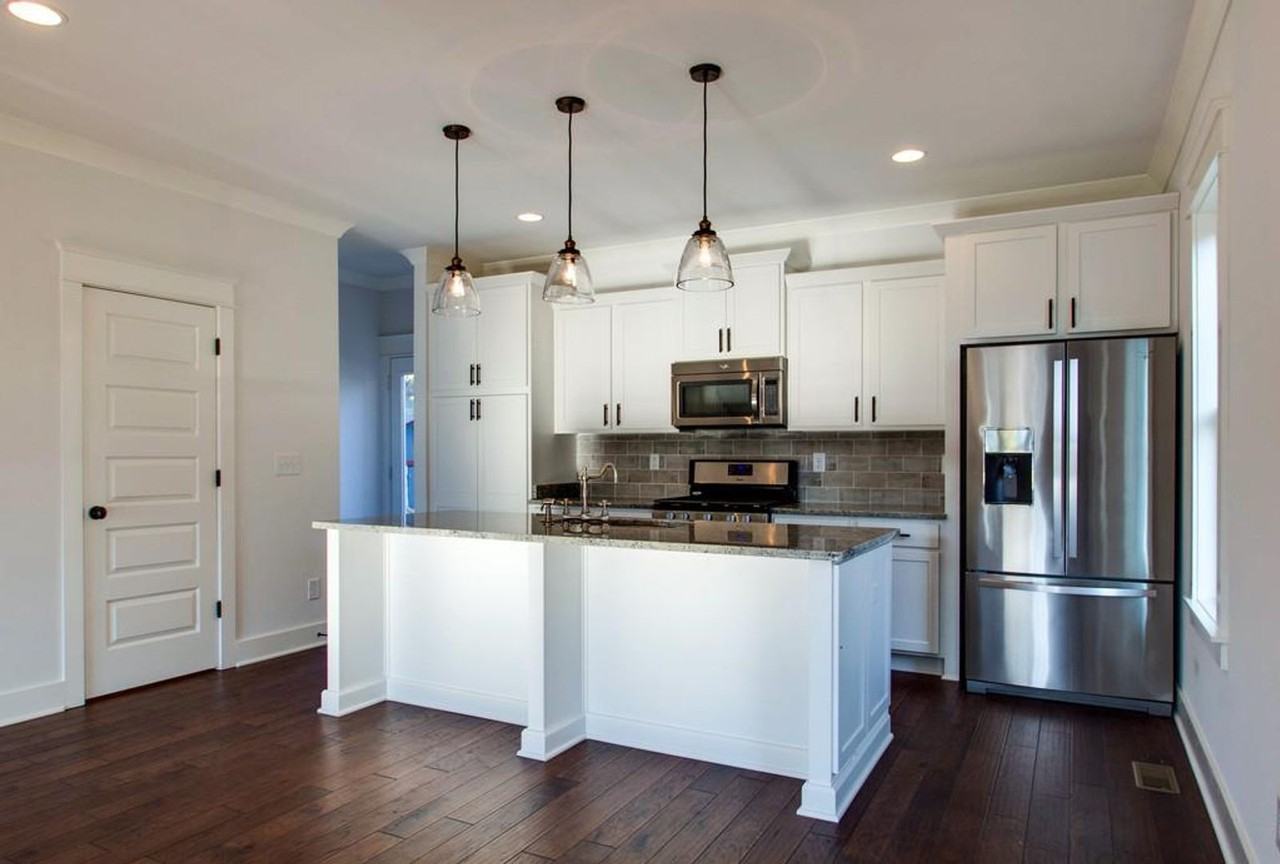 2044 Straightway Ave - Photo 7 of 15