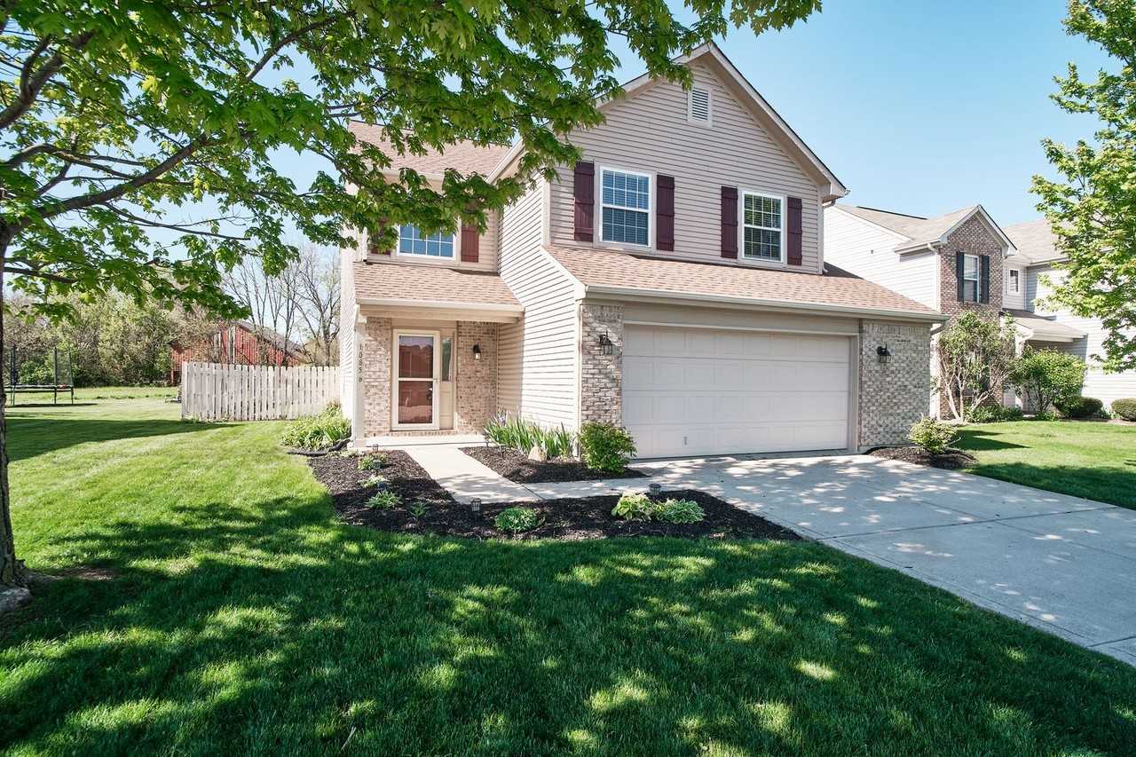 10856 Trailwood Dr - Photo 2 of 50