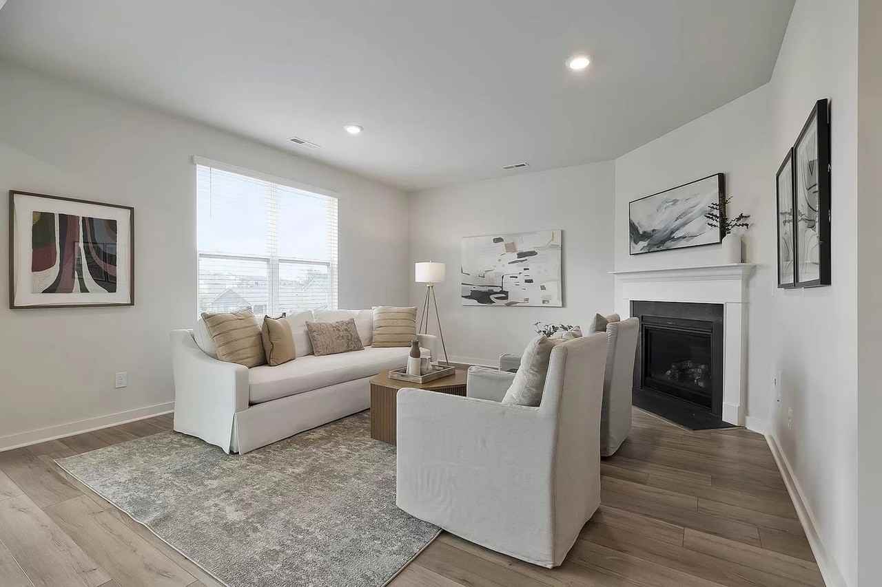 1030 Ewell Farm Cir - Photo 6 of 36