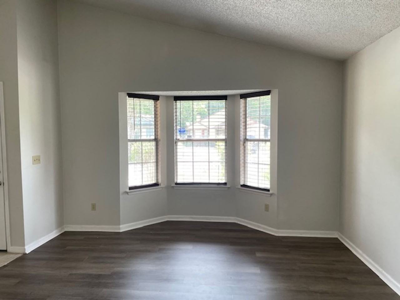 10676 Northwyck Dr - Photo 2 of 12