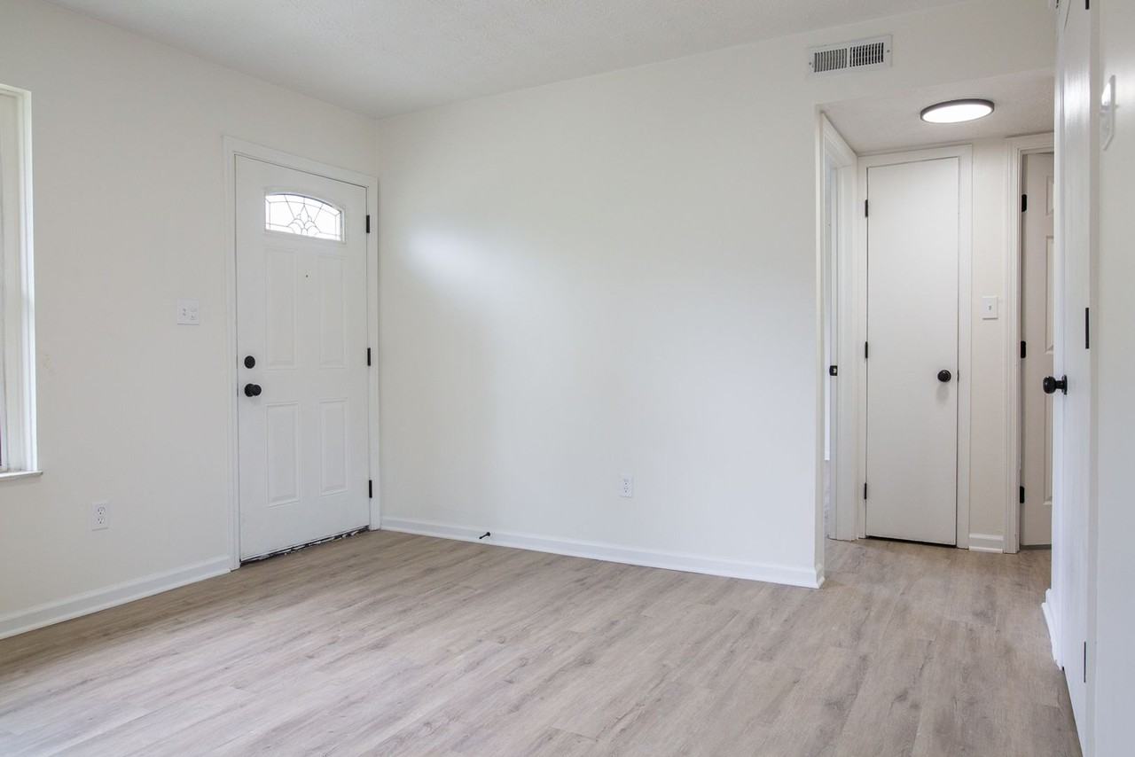 731 E Deshler Ave - Photo 4 of 20