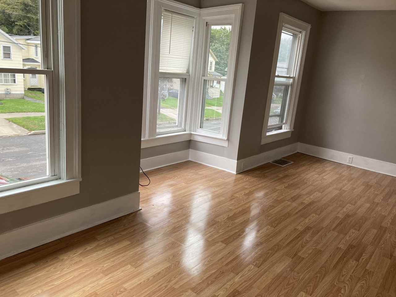 129 1/2 W Schuyler St - Photo 2 of 6