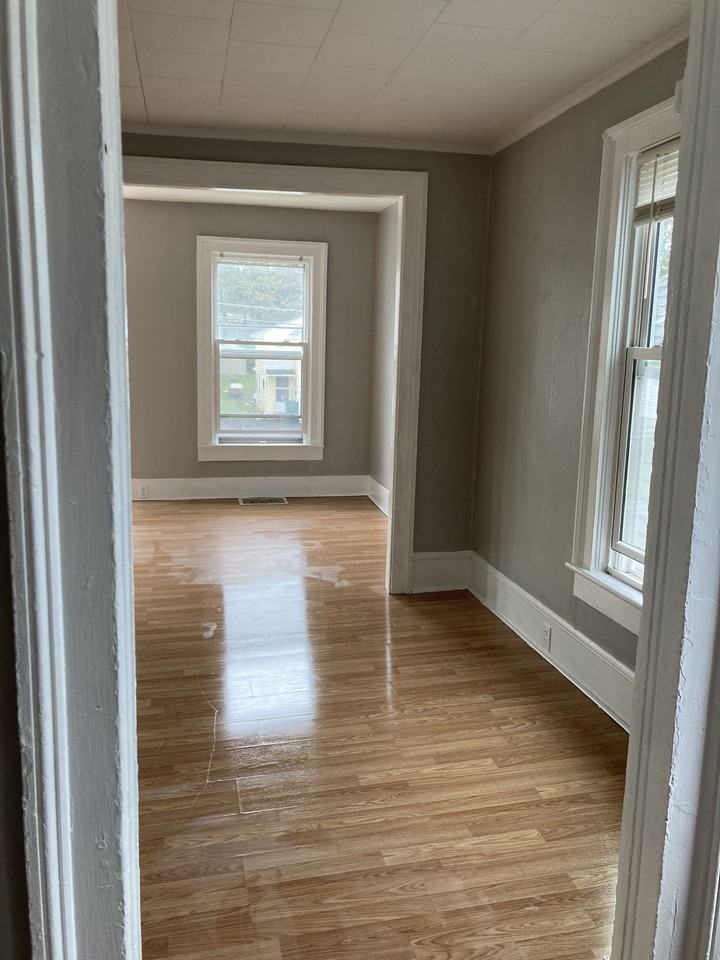 129 1/2 W Schuyler St - Photo 3 of 6