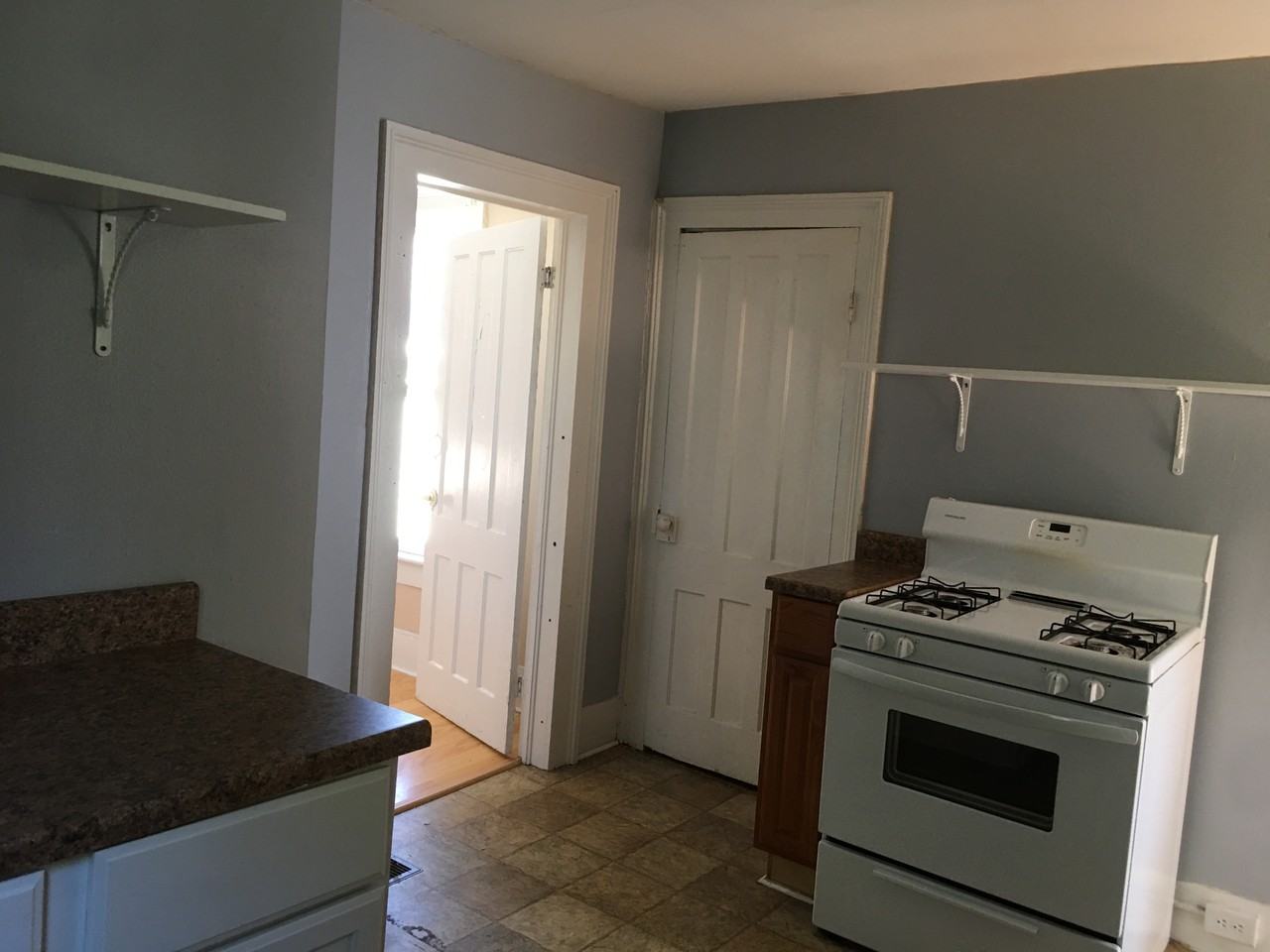 129 1/2 W Schuyler St - Photo 4 of 6