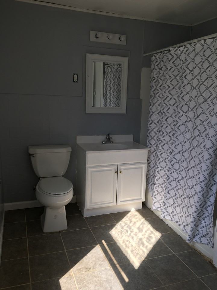 129 1/2 W Schuyler St - Photo 6 of 6