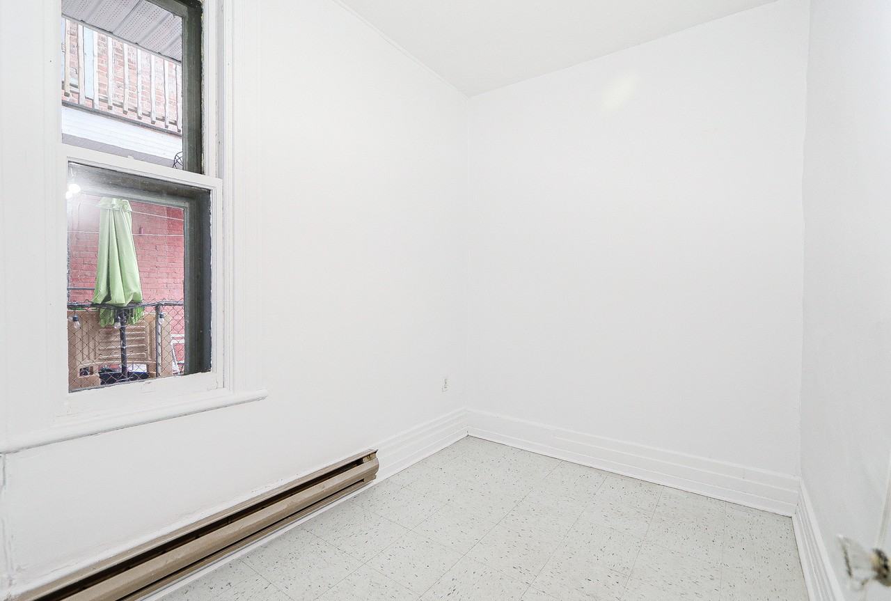 8031 Rue Berri #8031 - Photo 3 of 10