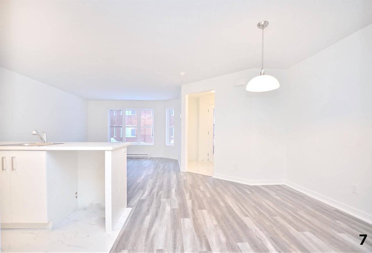 1593 Av De La Gare #1 - Photo 2 of 14