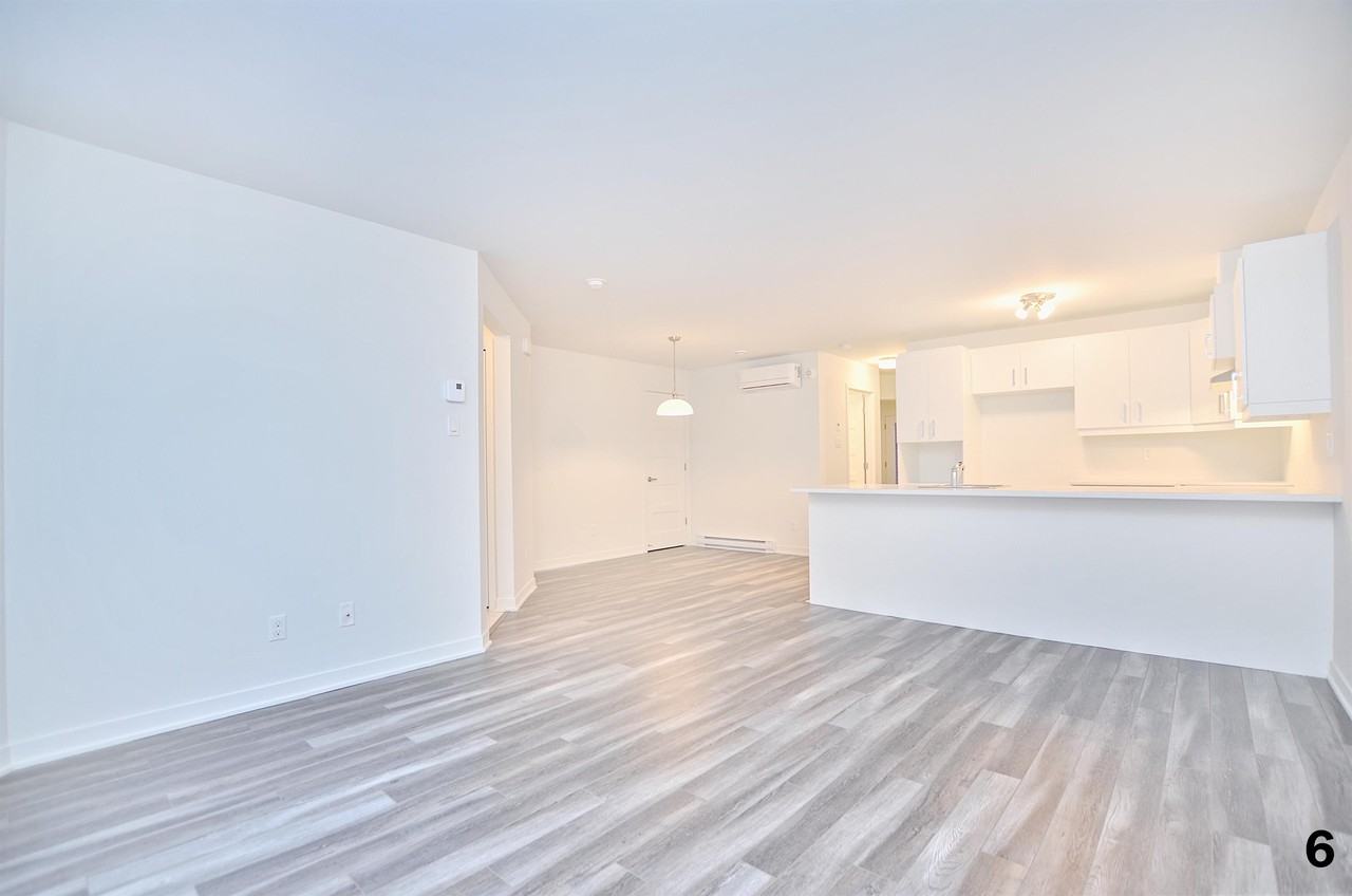 1593 Av De La Gare #1 - Photo 3 of 14