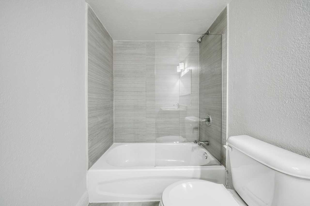 Prestige Vista Apartments - Photo 6 of 16