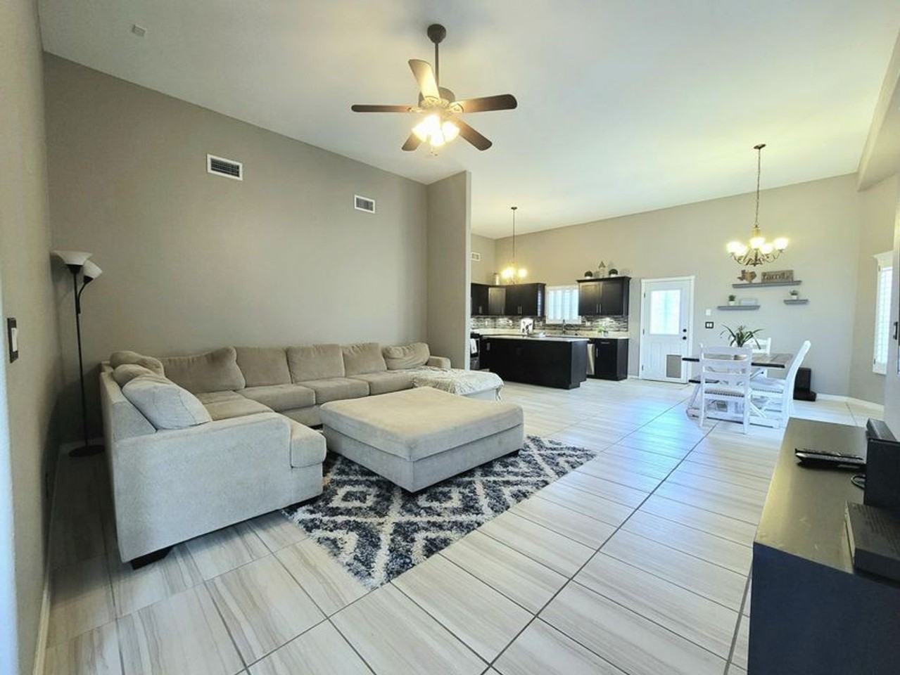 7852 Enchanted View Dr - Photo 5 of 23
