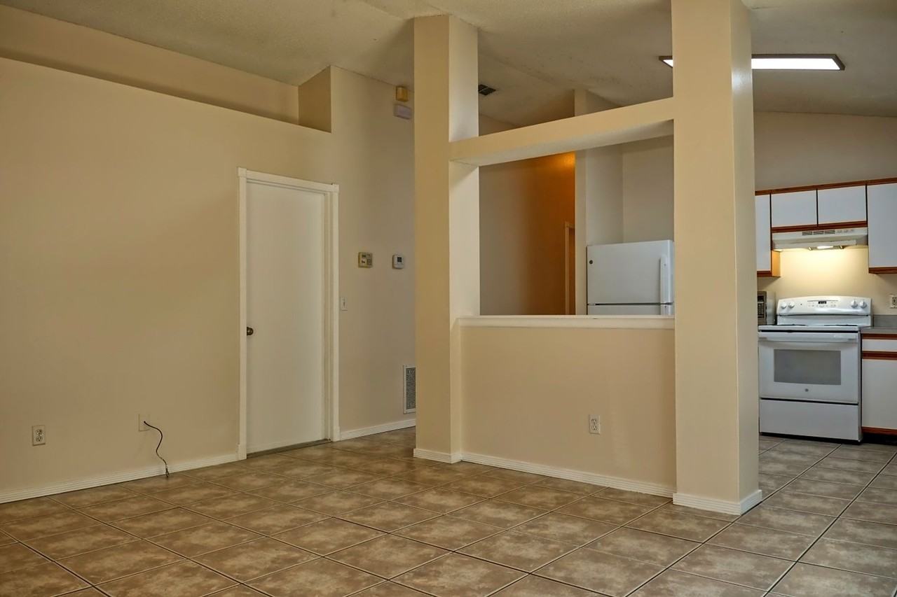 551 Carambola Ave - Photo 4 of 14