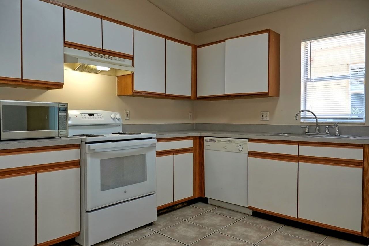 551 Carambola Ave - Photo 6 of 14
