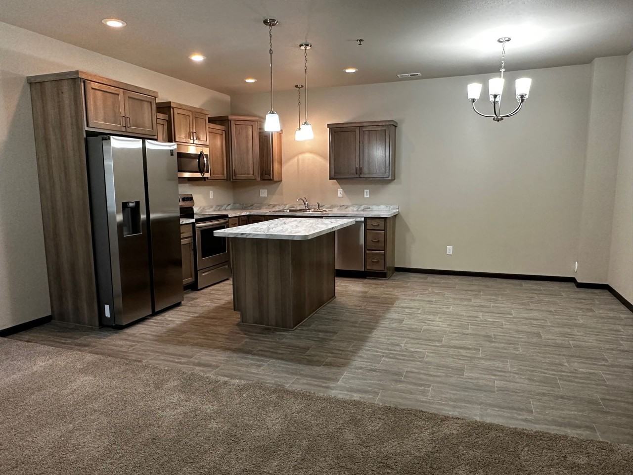 5645 Niagara Dr - Photo 3 of 40