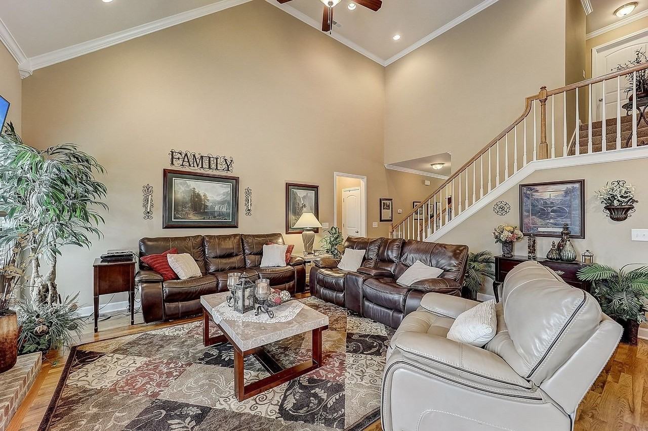 6040 Sanmar Dr - Photo 2 of 40