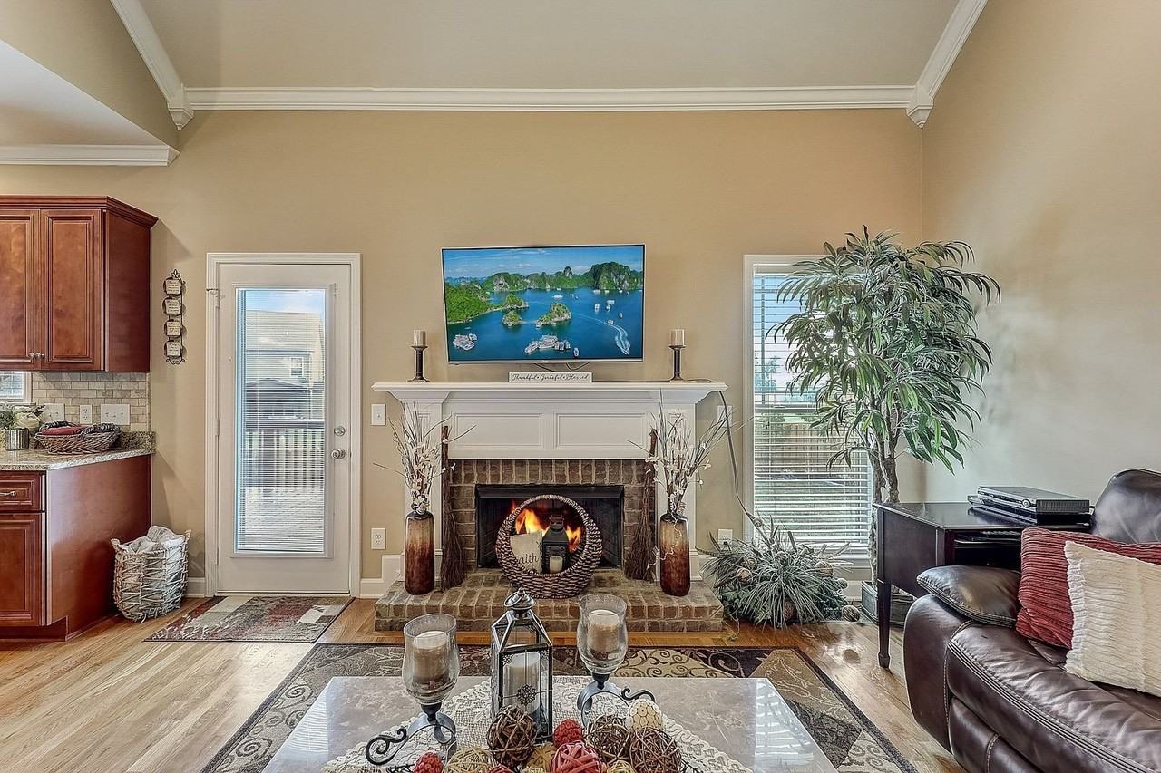6040 Sanmar Dr - Photo 3 of 40