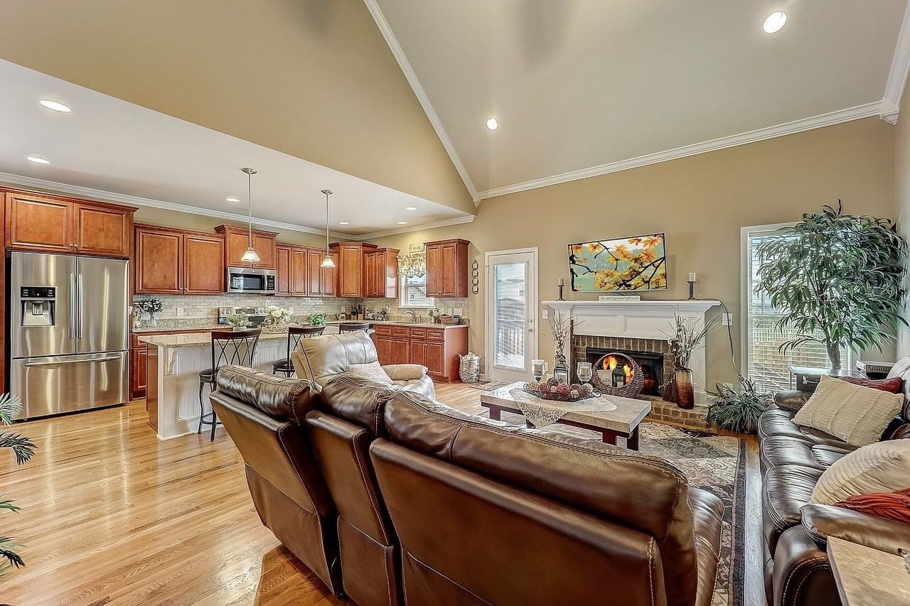 6040 Sanmar Dr - Photo 4 of 40