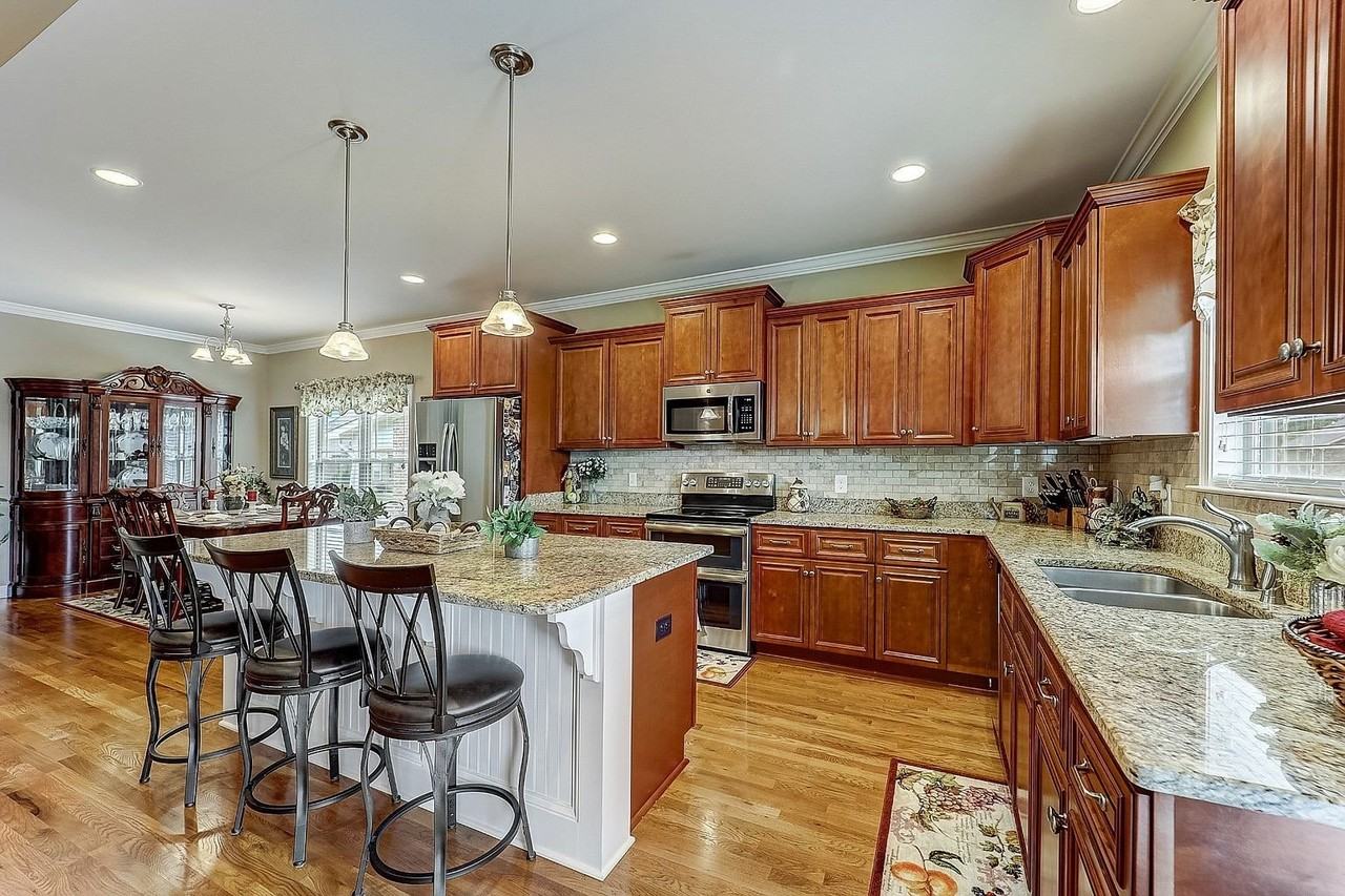 6040 Sanmar Dr - Photo 5 of 40