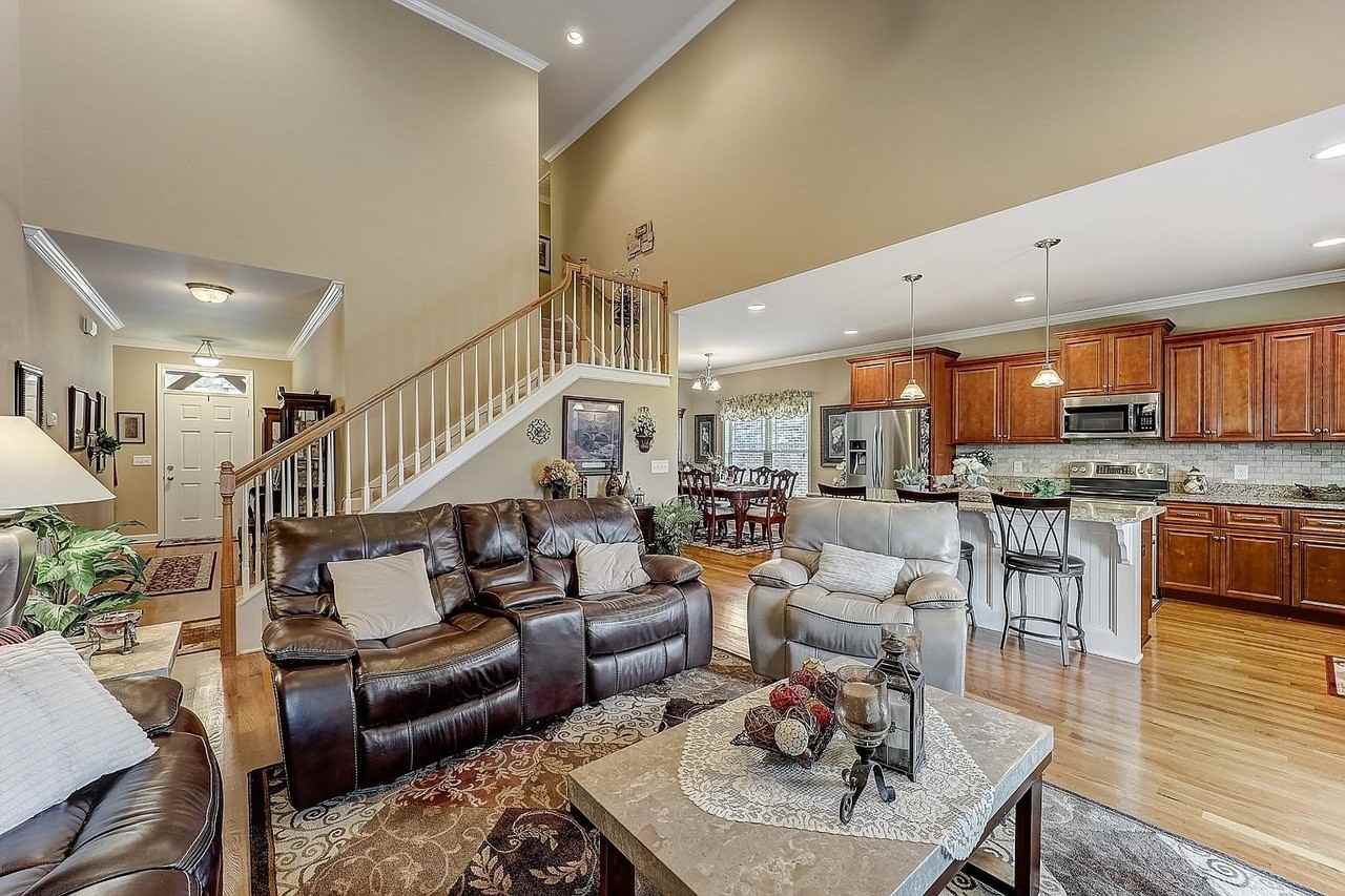 6040 Sanmar Dr - Photo 6 of 40