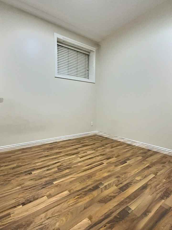 2887 McLaren Crt - Photo 3 of 4