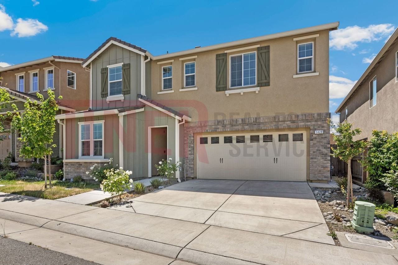 1428 Forsythia Dr - Photo 2 of 34