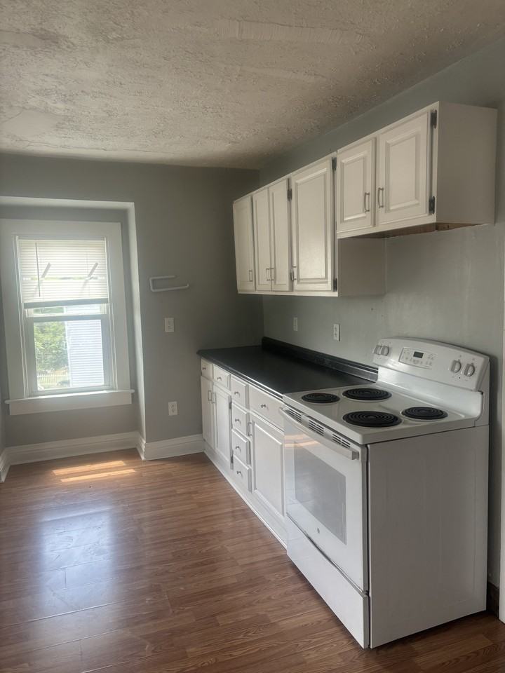 287 Sherman Ave #287 - Photo 2 of 8