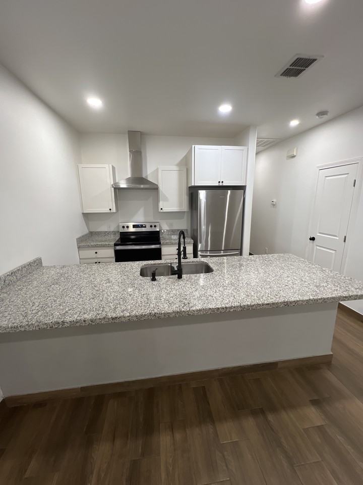1027 Fairway Dr #1 - Photo 3 of 11