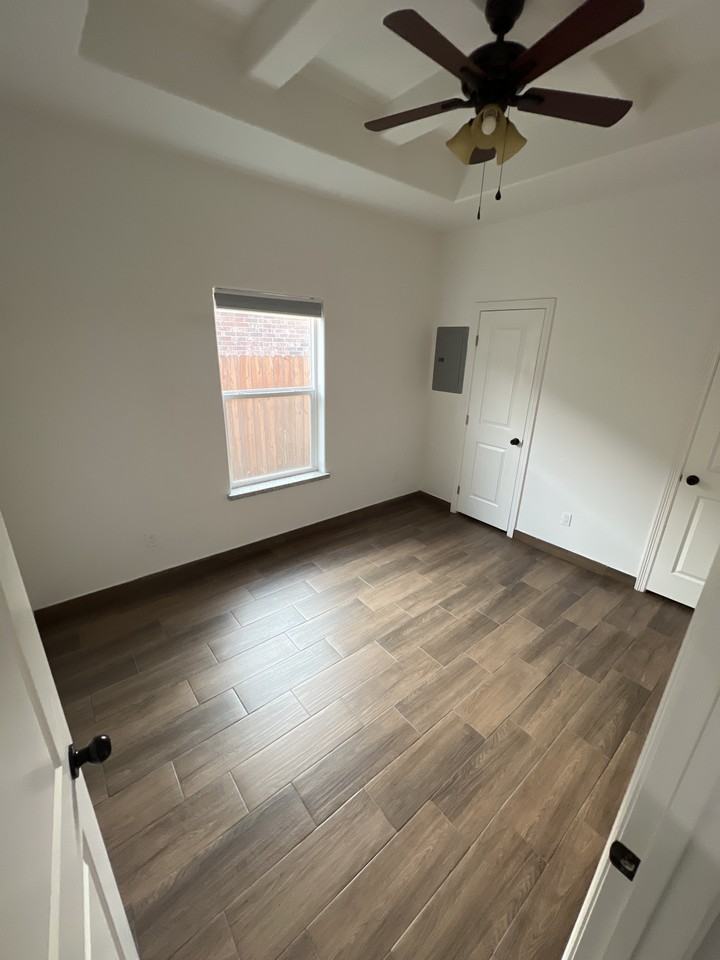 1027 Fairway Dr #1 - Photo 6 of 11