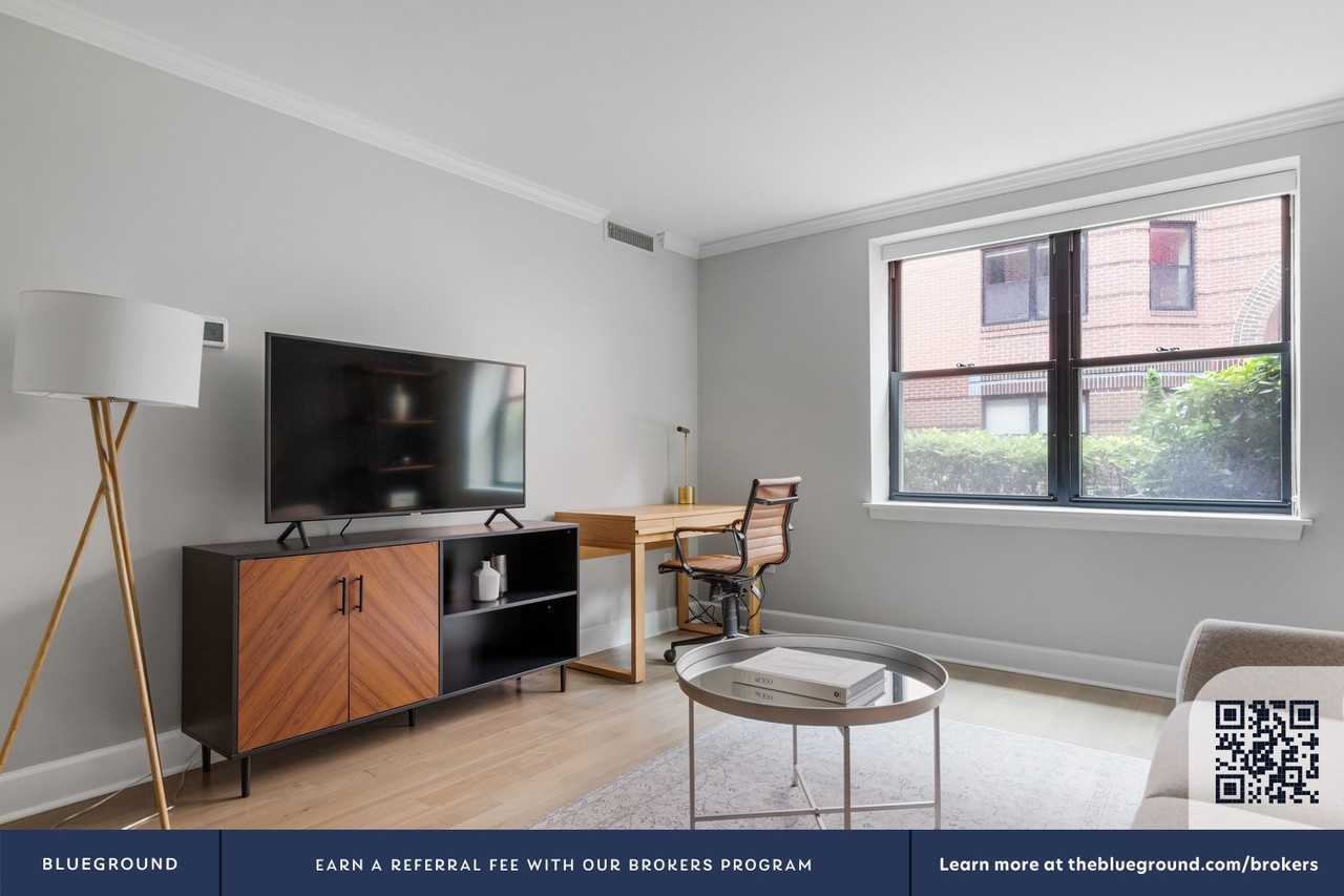 7 Harcourt St #896 - Photo 5 of 35