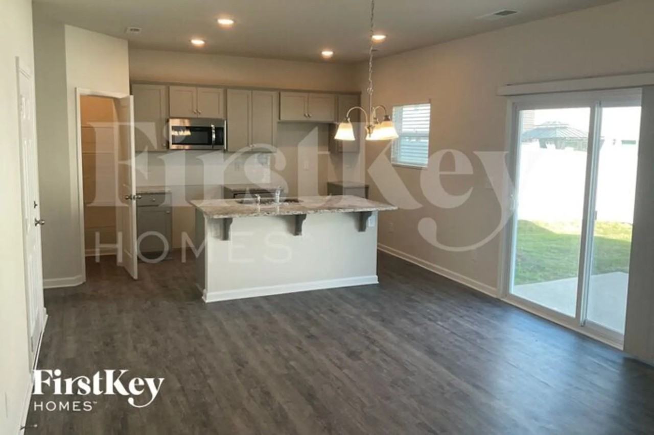 7623 Wallace Farm Ln - Photo 3 of 9