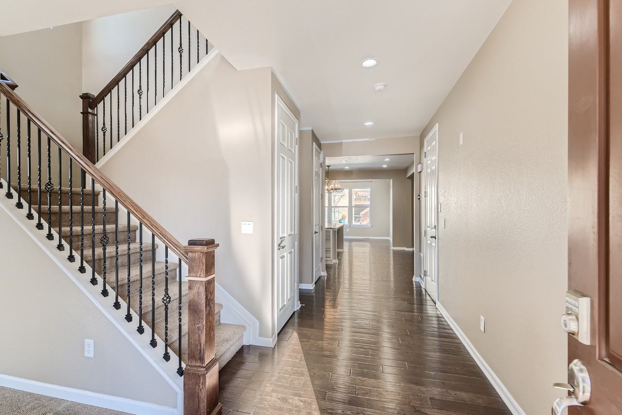 3215 Yale Dr - Photo 3 of 33