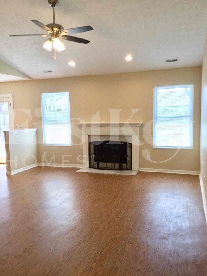 687 Bobolink Ct - Photo 3 of 26