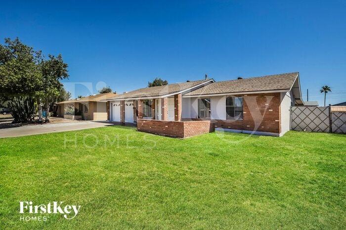 4118 W Beryl Ave - Photo 2 of 15