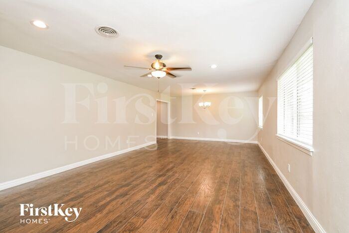 5216 Morley Ave - Photo 3 of 15