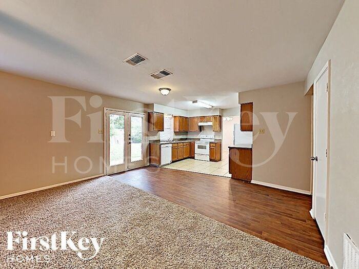 5304 Gregory Dr - Photo 3 of 17