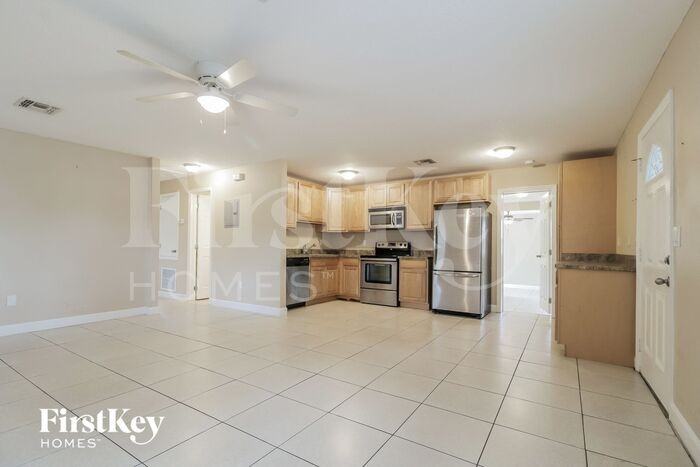 1021 Delphinium Dr - Photo 2 of 15