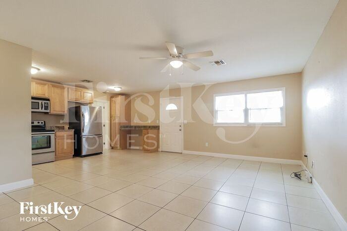 1021 Delphinium Dr - Photo 3 of 15