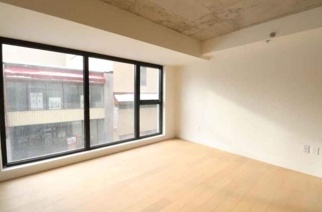 1 Avenue Viger Ouest - Photo 3 of 6