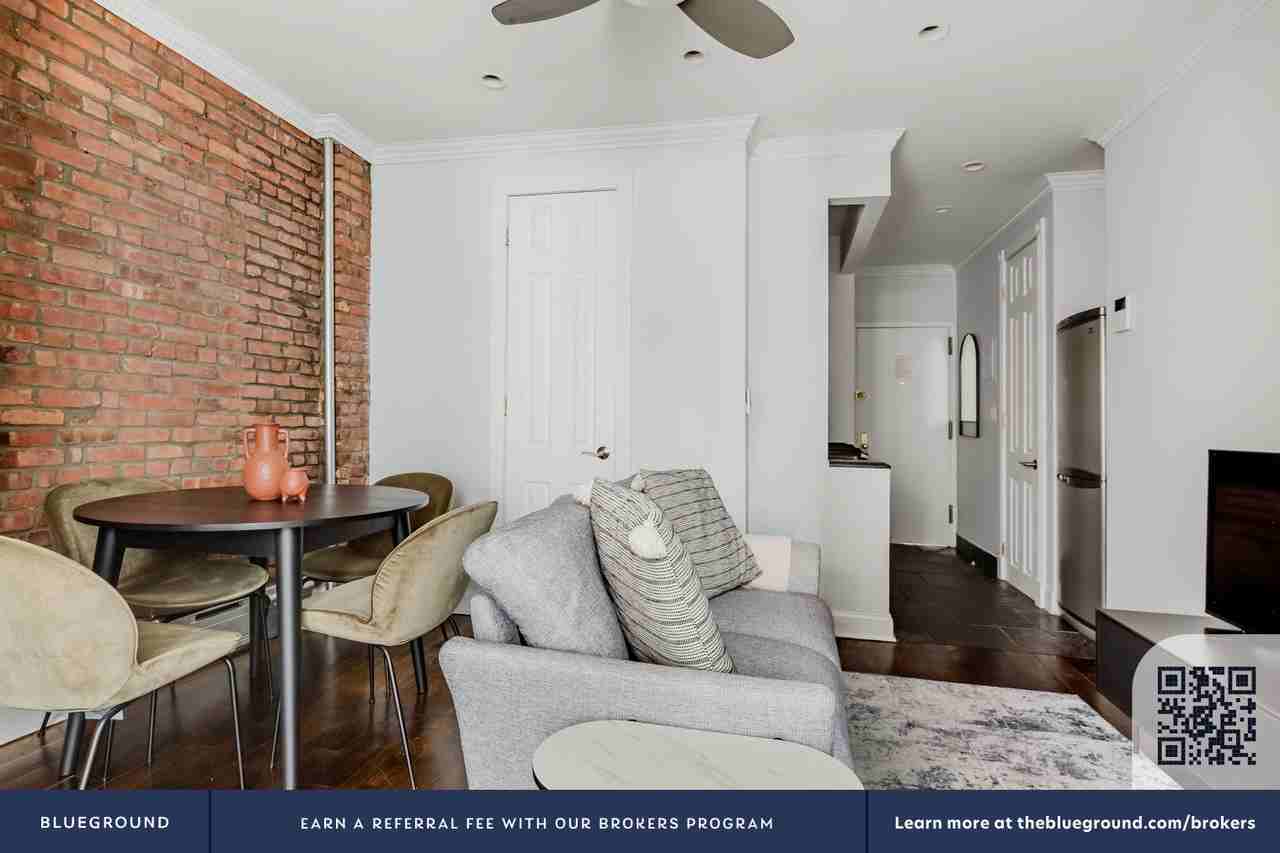 120 Christopher Street - Photo 5 of 26