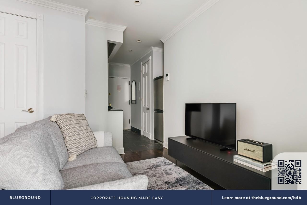 120 Christopher Street - Photo 6 of 26