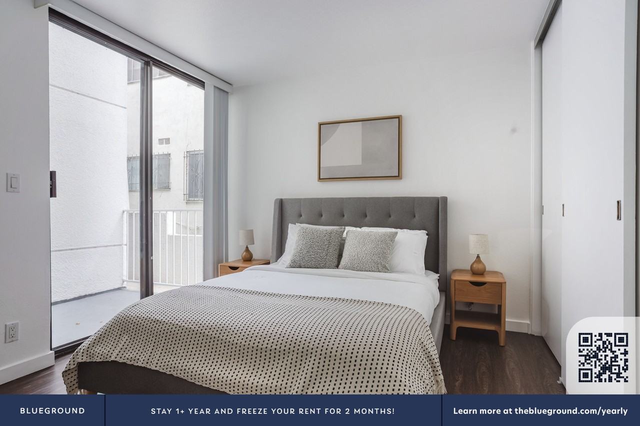 6651 Franklin Ave #1217 - Photo 7 of 21