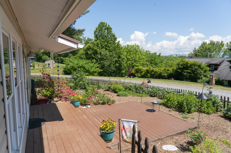15 Donna Ln - Photo 2 of 25