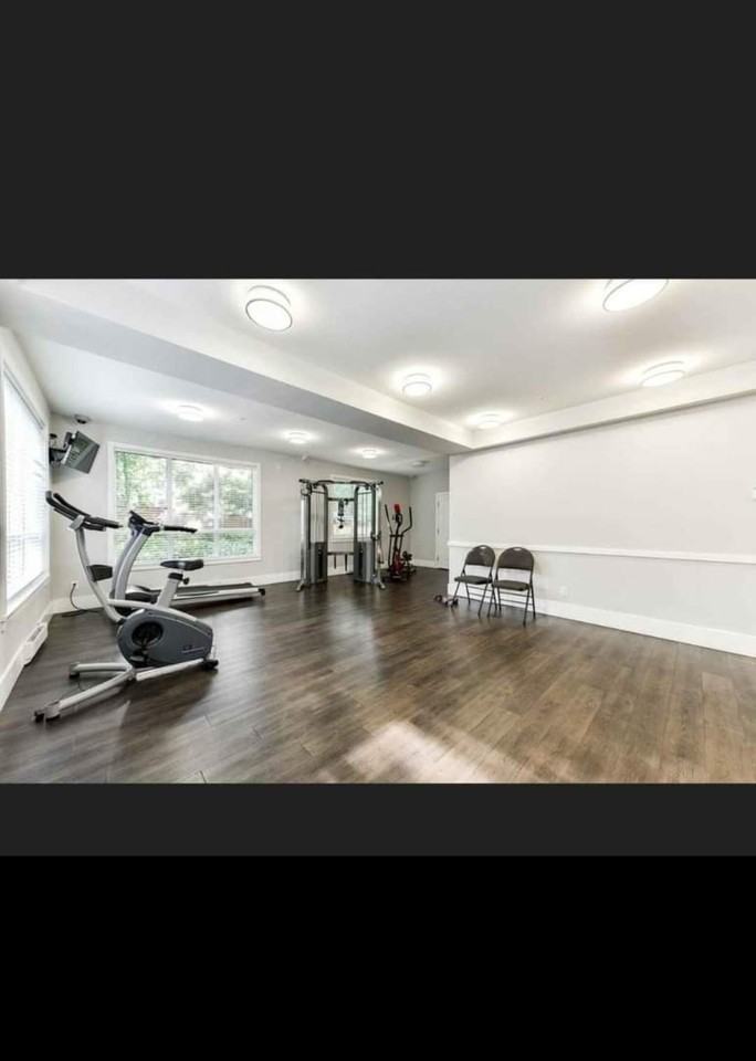 10455 154 Street - Photo 2 of 6