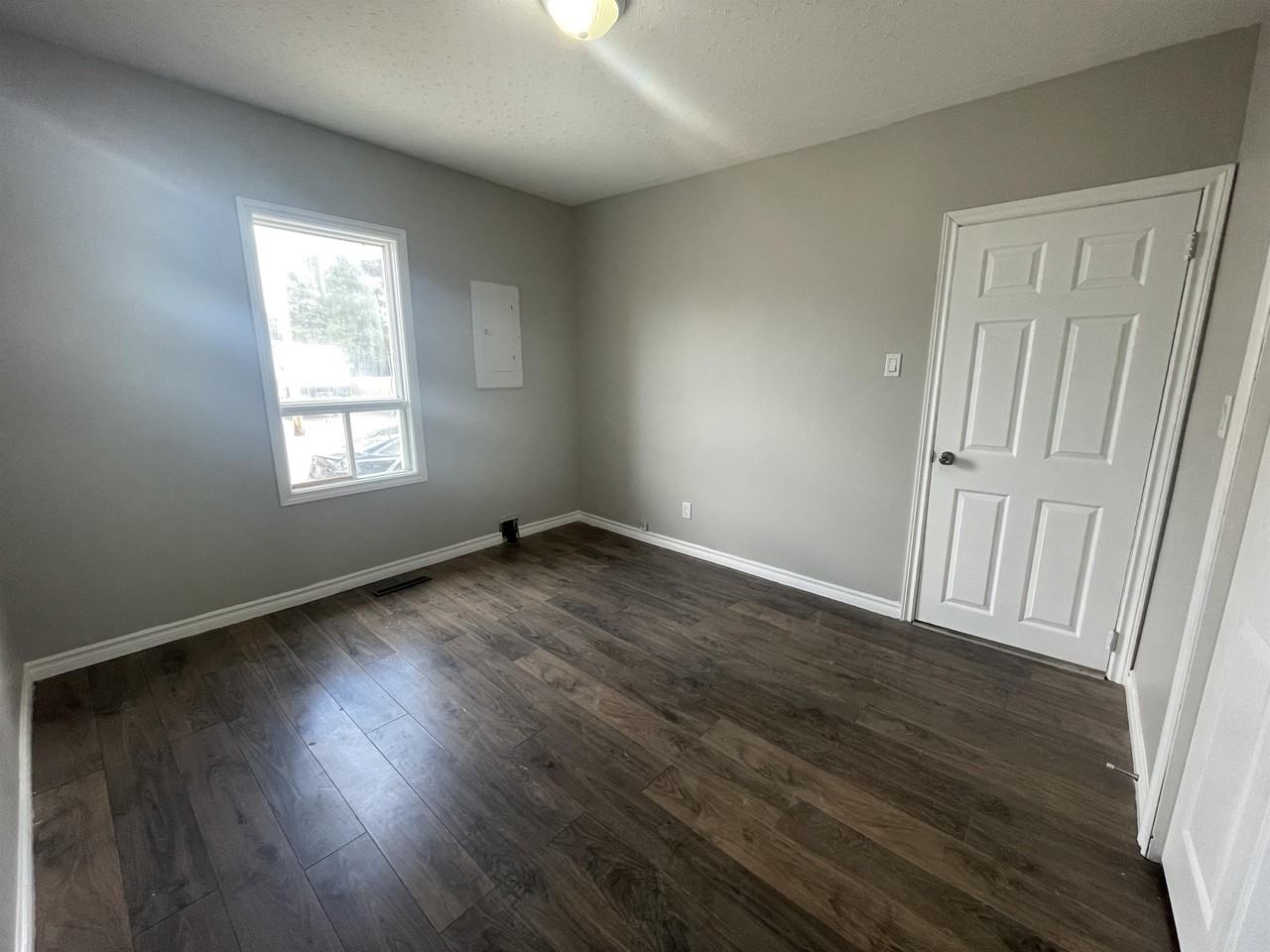 289 Pine St S #1 - Photo 3 of 7
