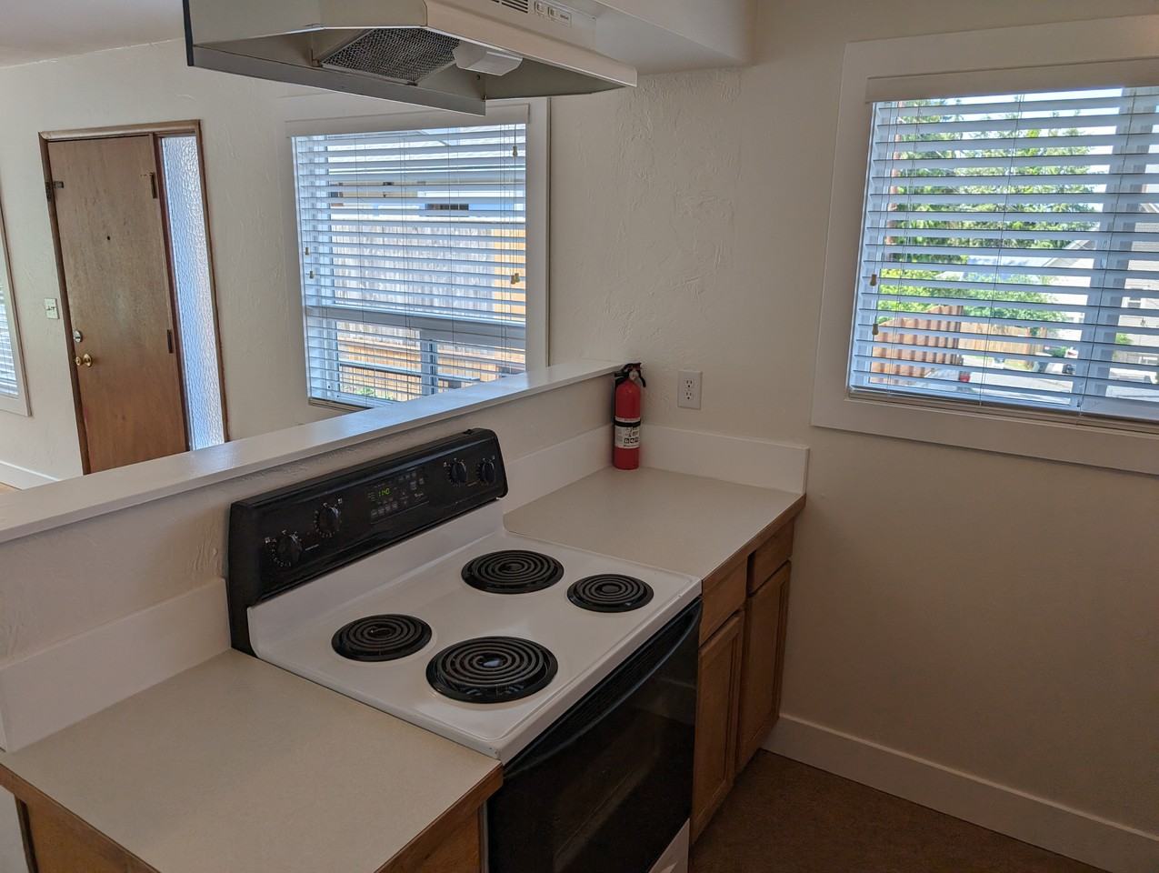 1806 Lakeway Dr - Photo 2 of 8