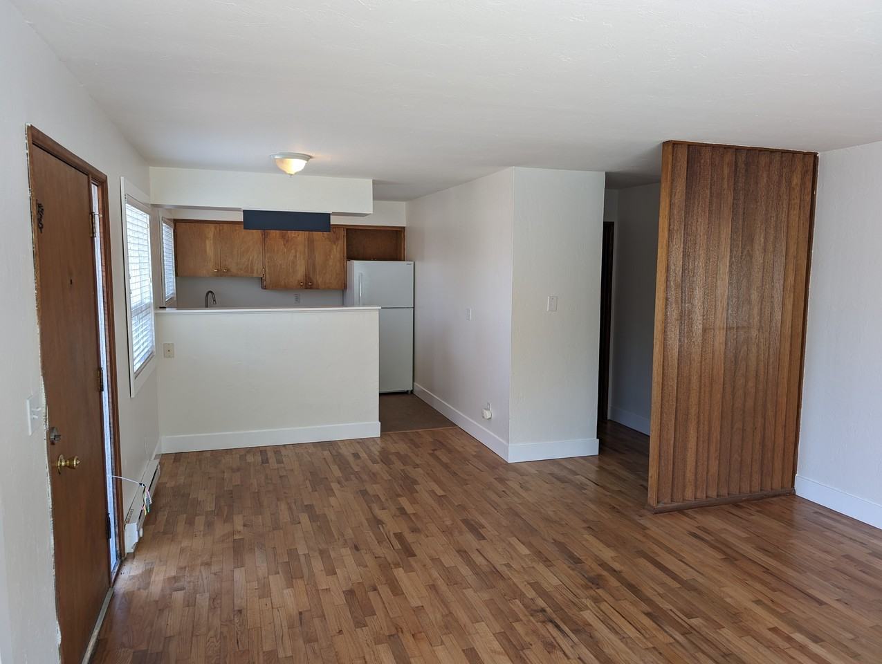 1806 Lakeway Dr - Photo 3 of 8