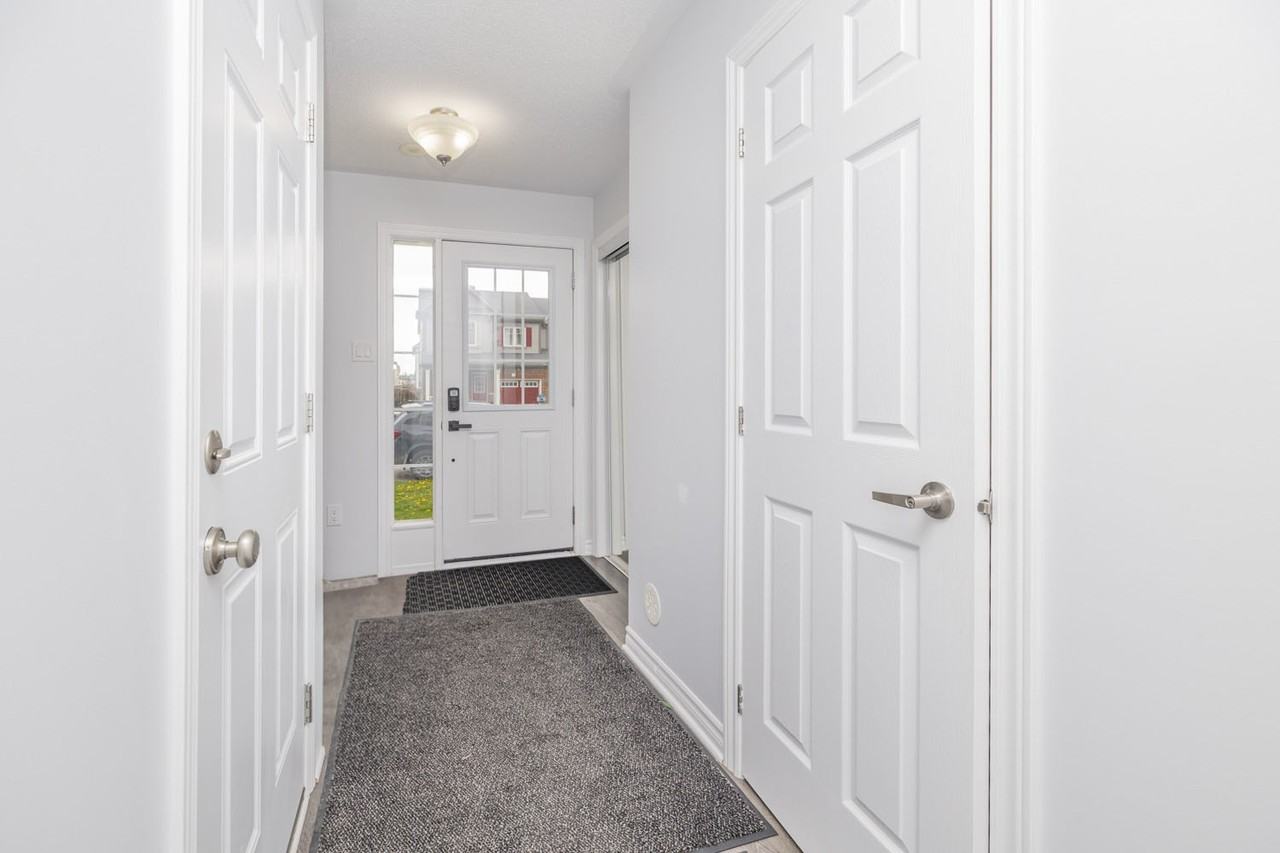 107 Eclipse Crescent - Photo 3 of 22