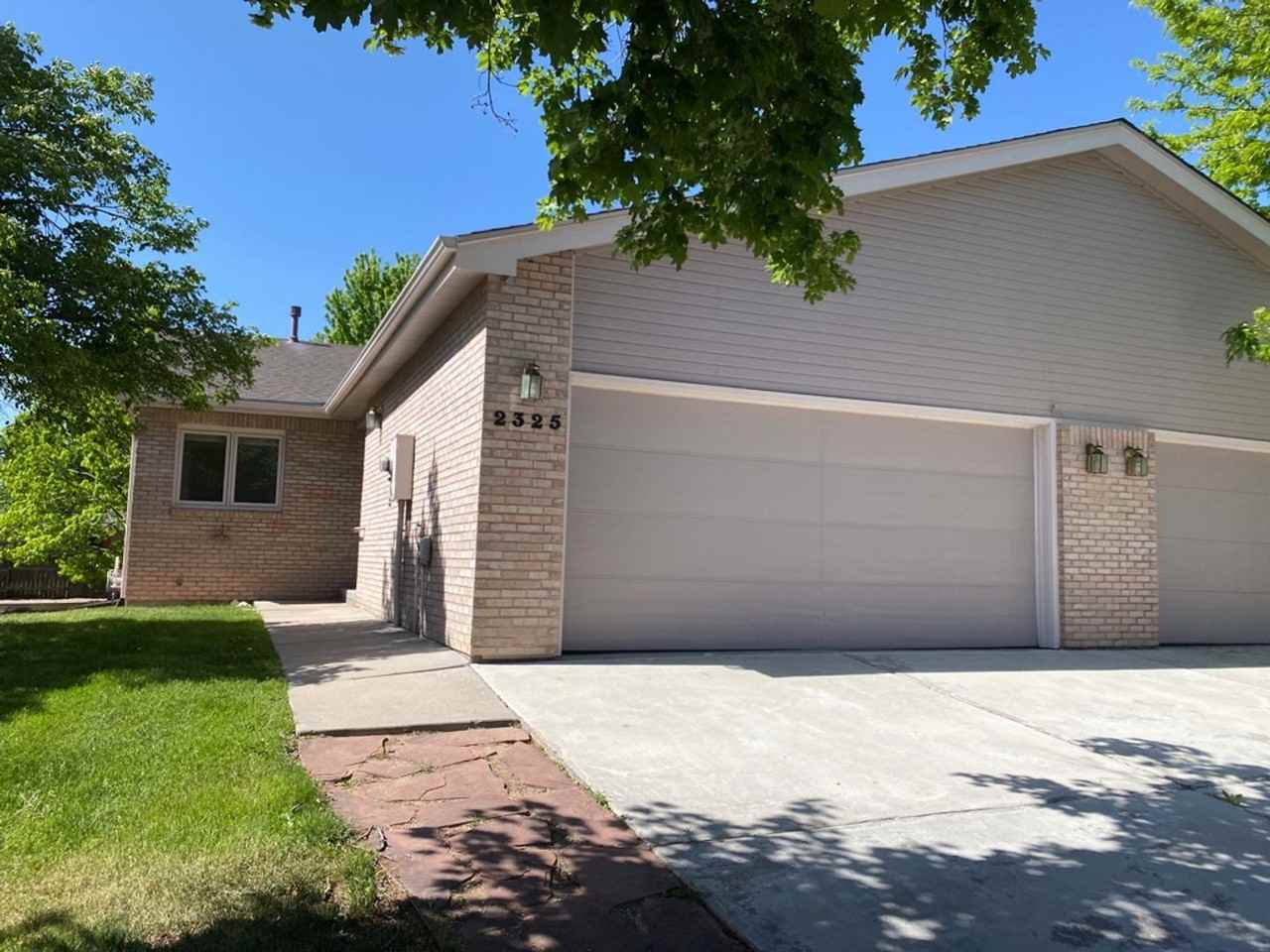 2325 Northbrook Dr - Photo 3 of 49