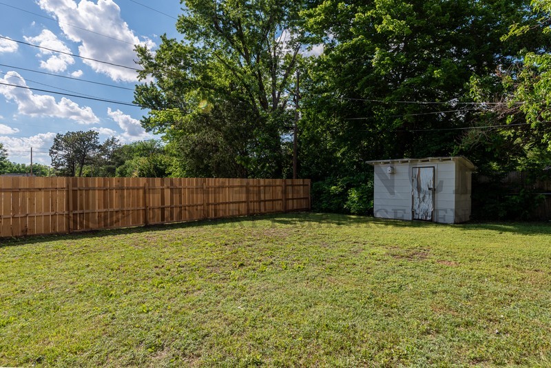 2201 S Glendale St - Photo 5 of 35