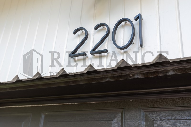 2201 S Glendale St - Photo 6 of 35